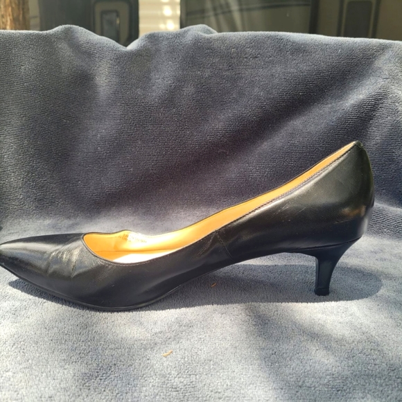 Cole Haan leather kitten heel flat 9B - Picture 8 of 10